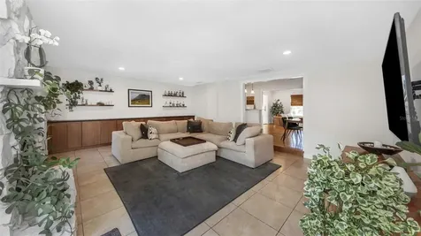908 W Candlewood Avenue Tampa FL 33603