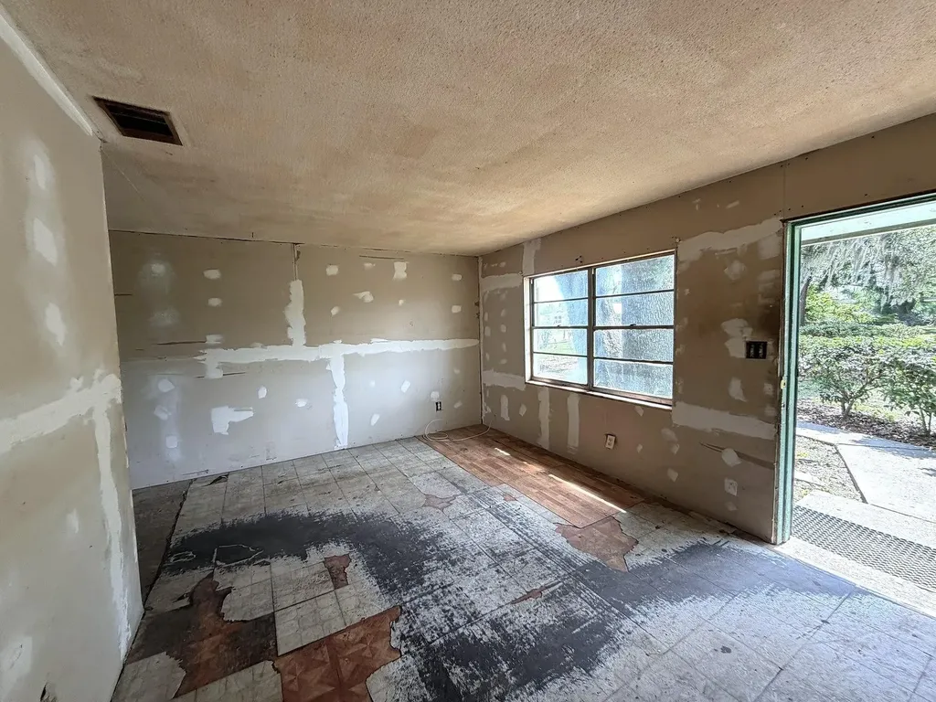 14741 12th Street Dade City FL 33523