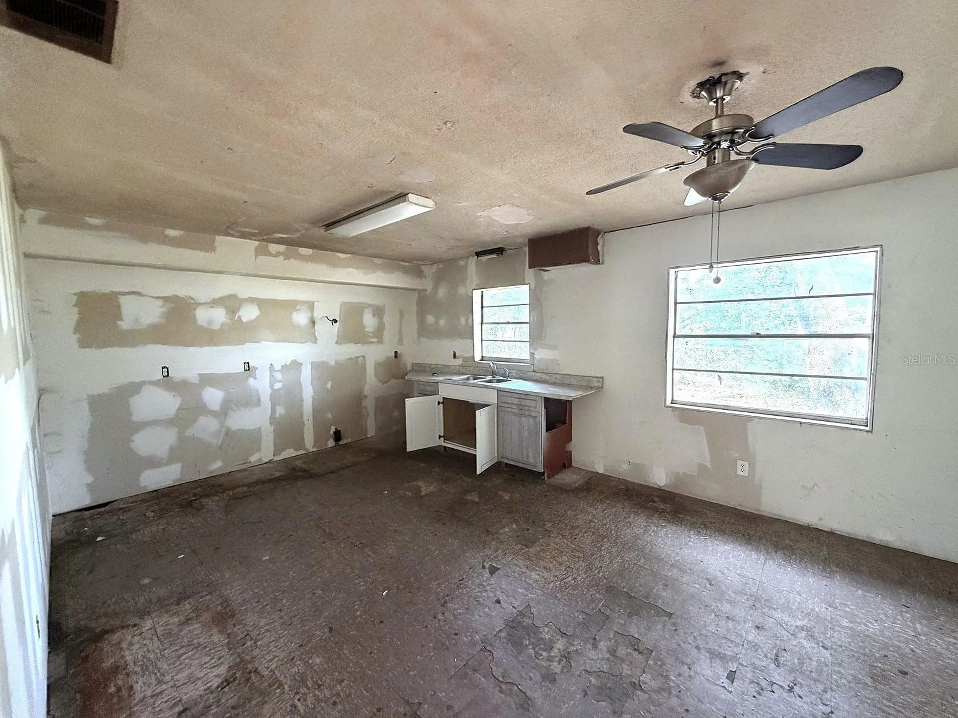 14741 12th Street Dade City FL 33523