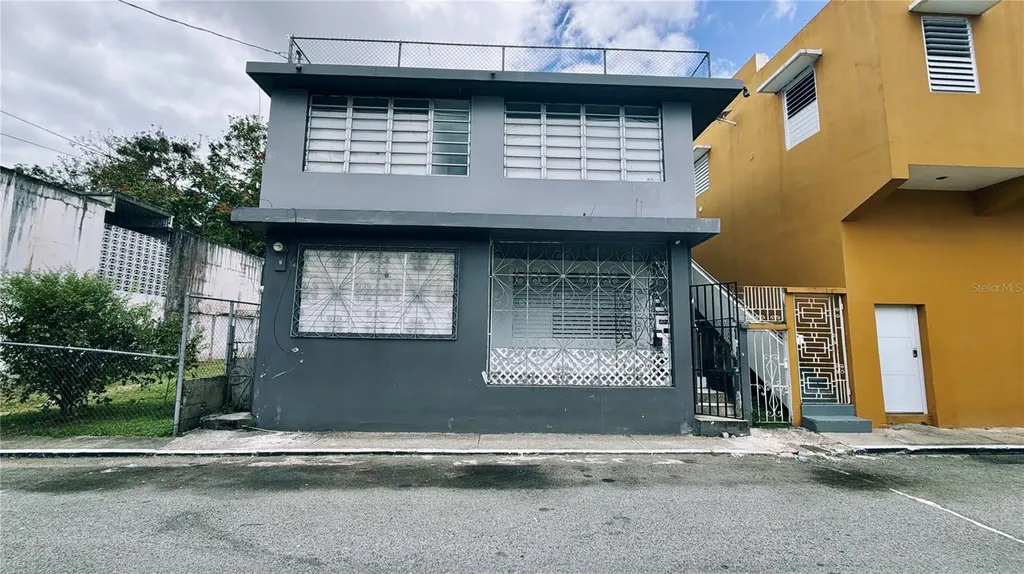 36 Calle Julian Blanco So Bo Pueblo Vega Baja PR 00693