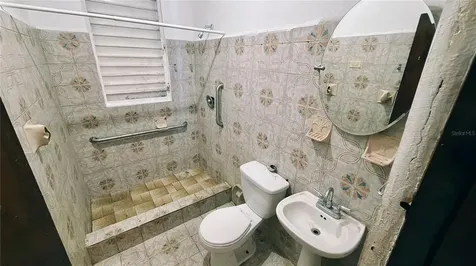 36 Calle Julian Blanco So Bo Pueblo Vega Baja PR 00693