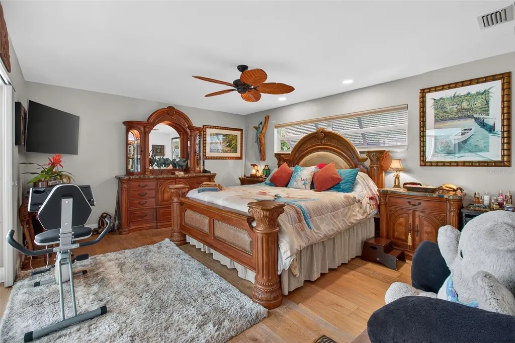 454 1st Street W Tierra Verde FL 33715