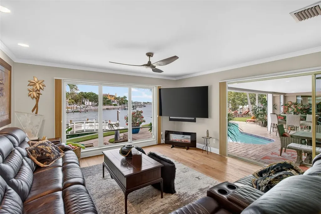 454 1st Street W Tierra Verde FL 33715