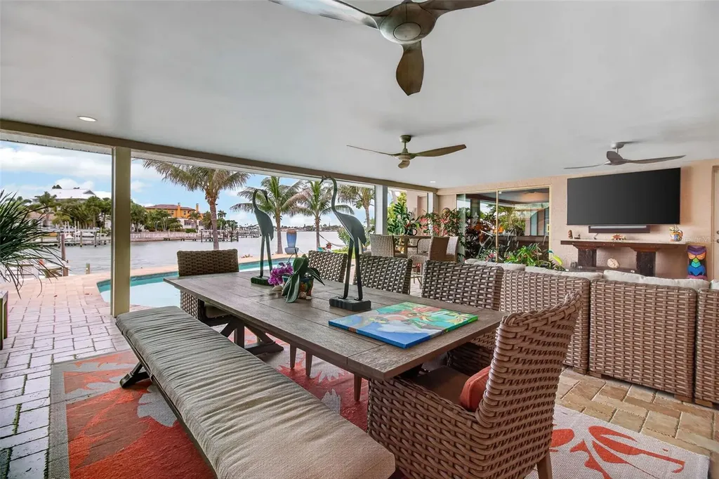 454 1st Street W Tierra Verde FL 33715