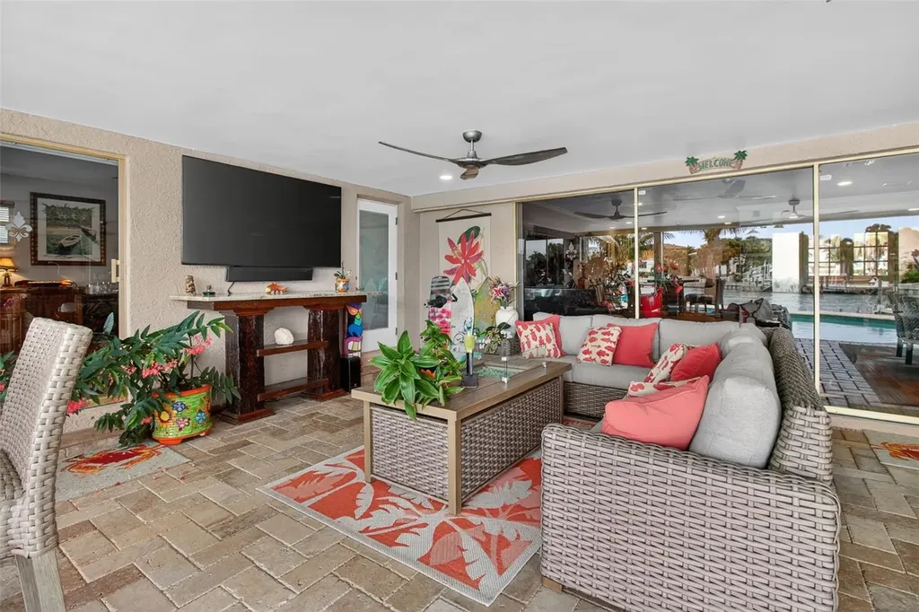 454 1st Street W Tierra Verde FL 33715