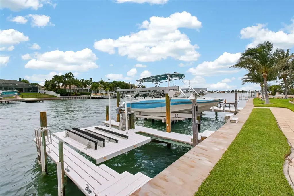 454 1st Street W Tierra Verde FL 33715