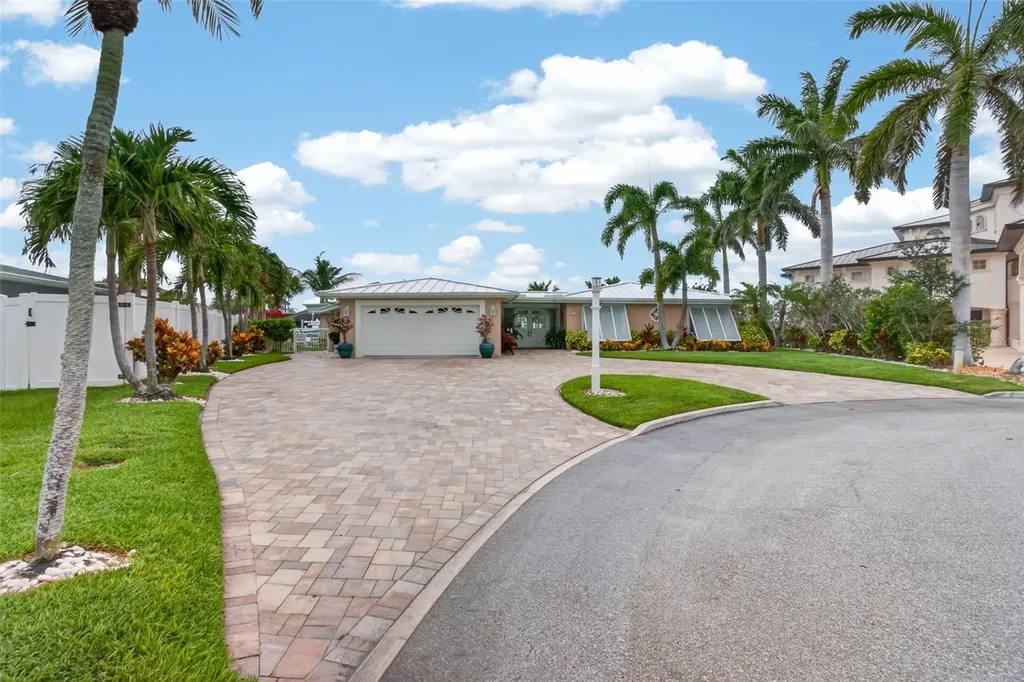 454 1st Street W Tierra Verde FL 33715