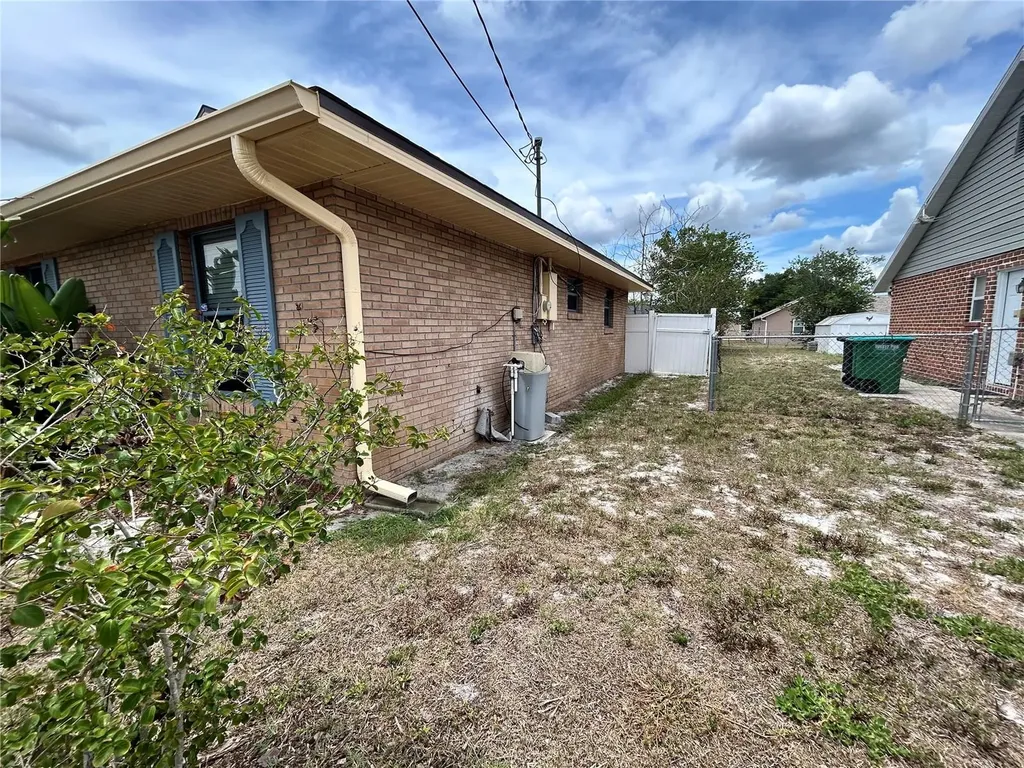 1448 E Normandy Deltona FL 32725