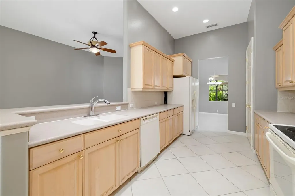 4770 Mainsail Drive Bradenton FL 34208