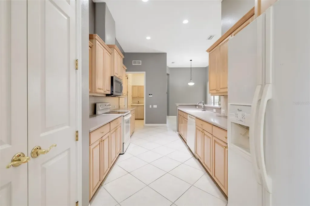 4770 Mainsail Drive Bradenton FL 34208