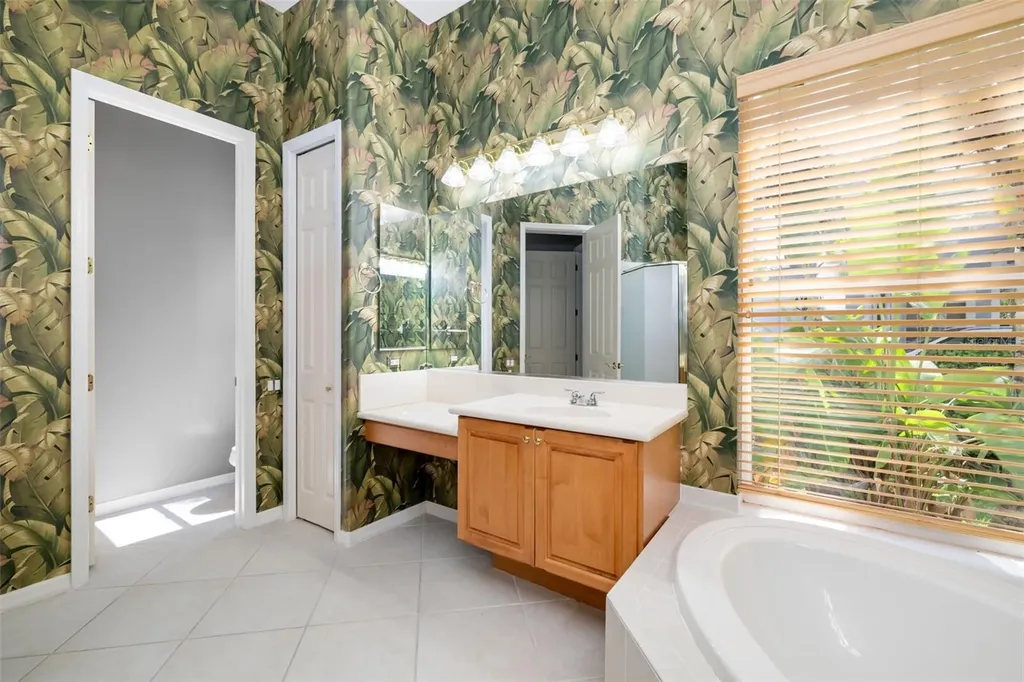 4770 Mainsail Drive Bradenton FL 34208