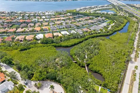 4770 Mainsail Drive Bradenton FL 34208