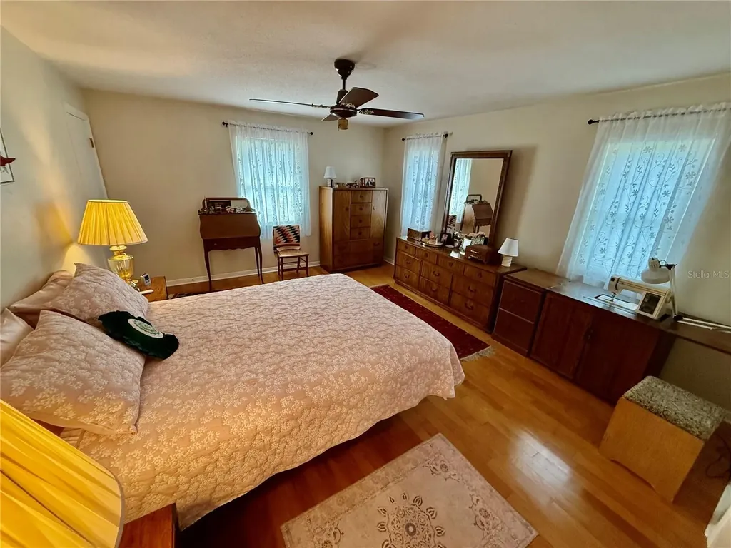1853 Paradise Lane Clearwater FL 33756