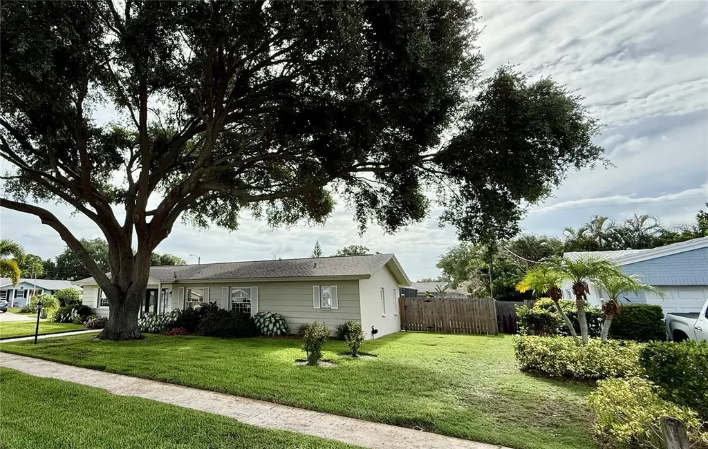 1853 Paradise Lane Clearwater FL 33756