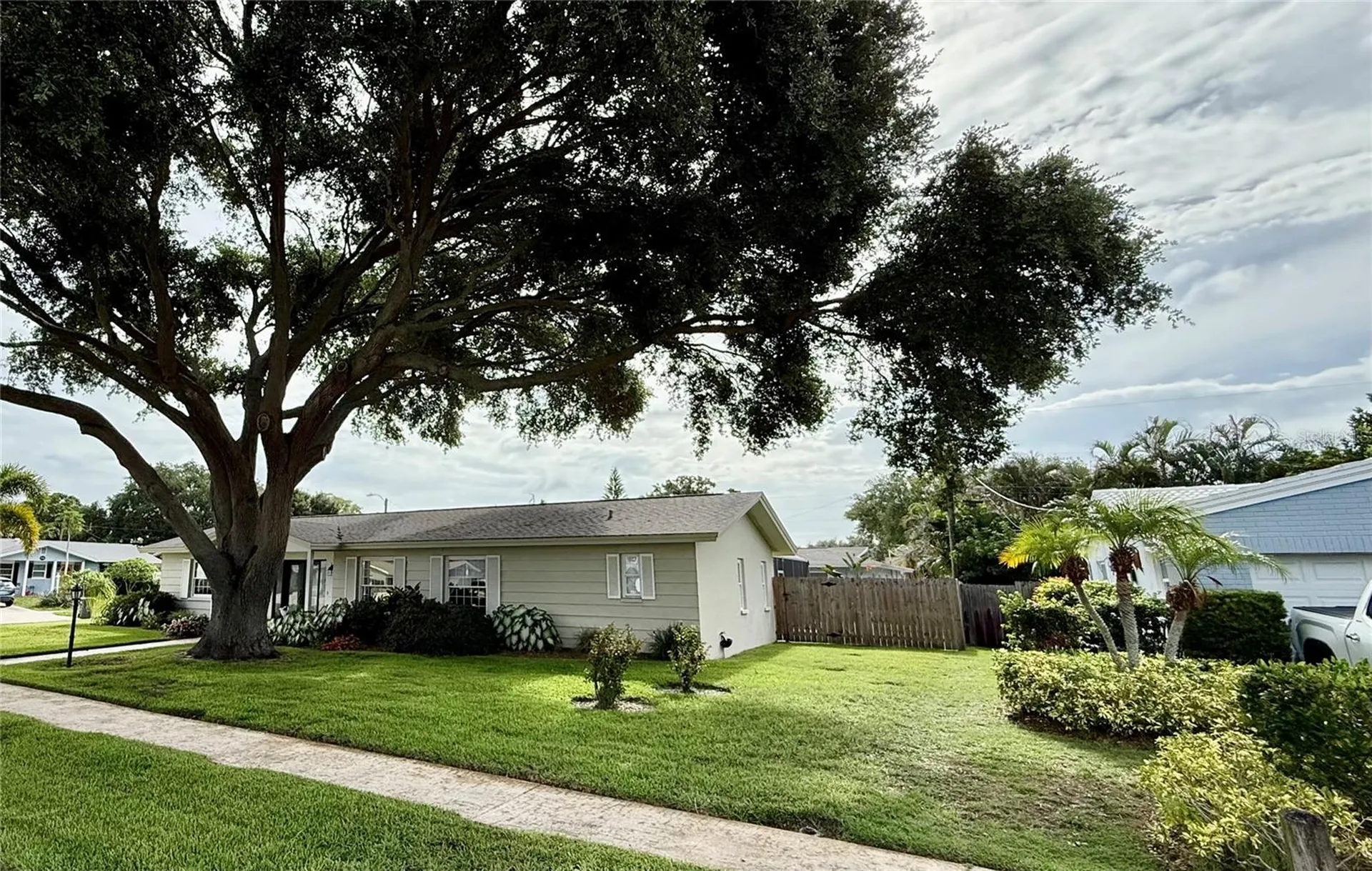 1853 Paradise Lane Clearwater FL 33756