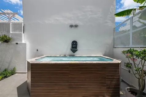2212 General Del Valle San Juan PR 00913