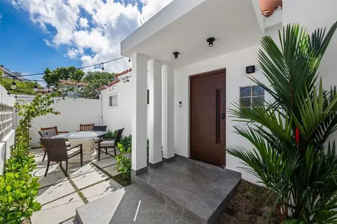 2212 General Del Valle San Juan PR 00913