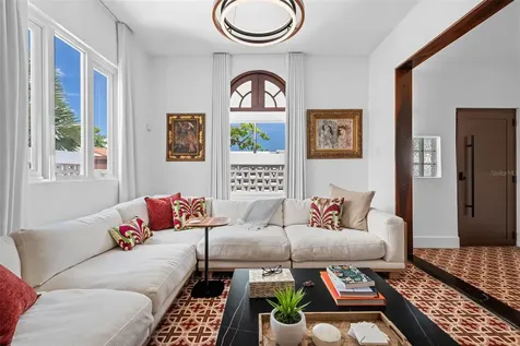 2212 General Del Valle San Juan PR 00913
