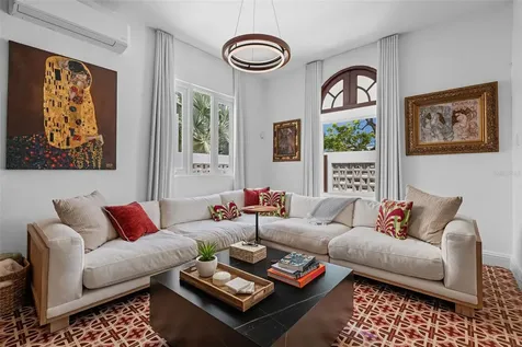 2212 General Del Valle San Juan PR 00913