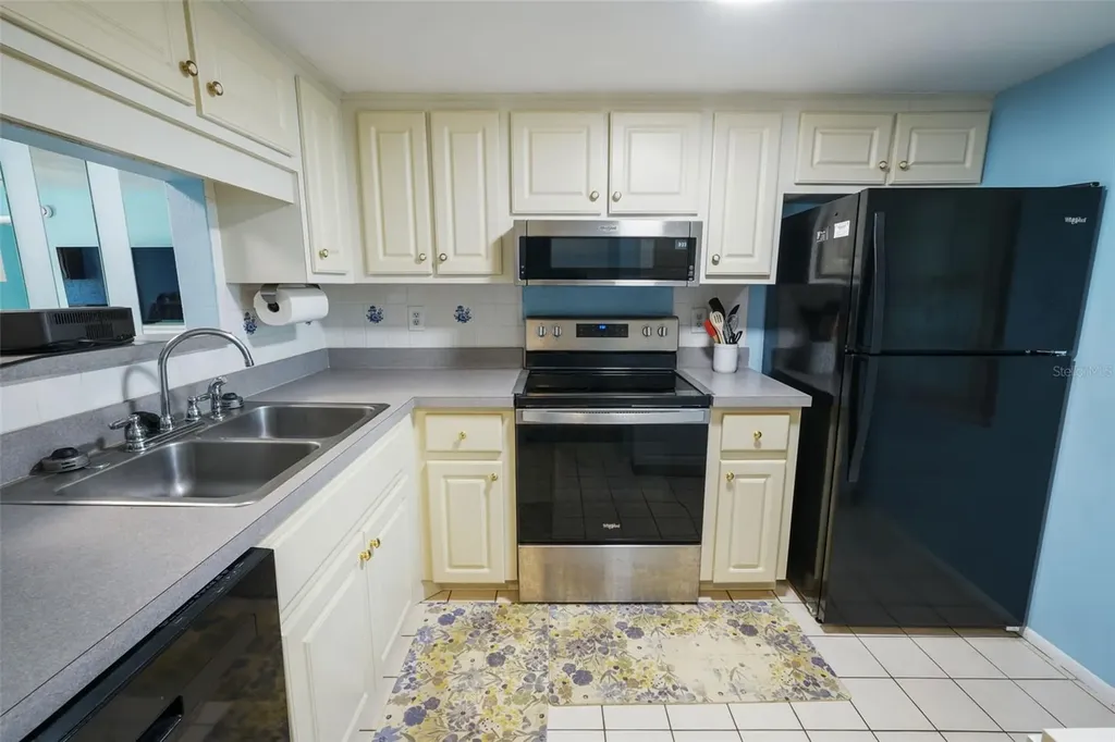 2465 Northside Drive Clearwater FL 33761