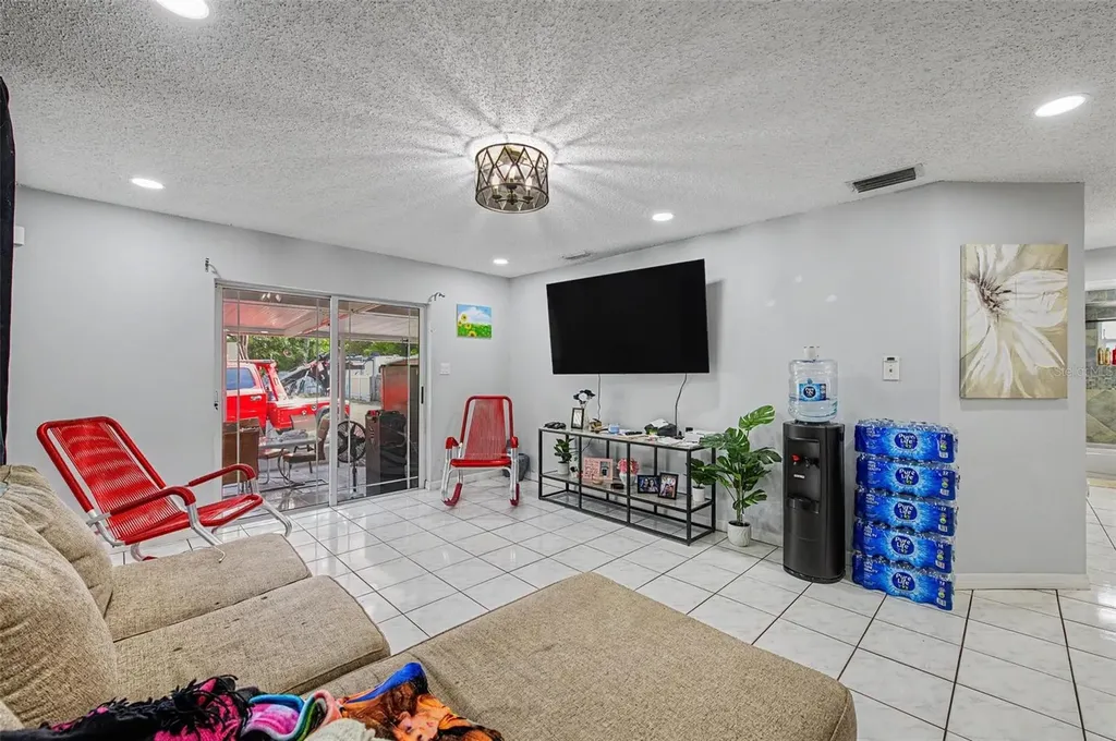 1900 W Kirby Street Tampa FL 33604