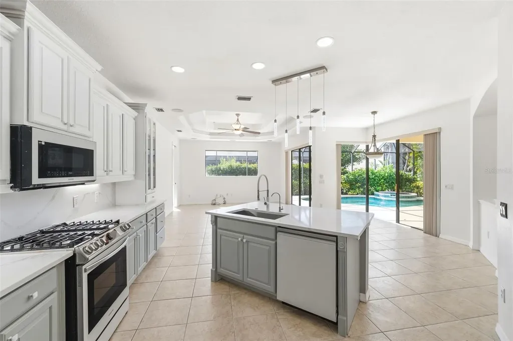 6611 Chickadee Lane Bradenton FL 34202