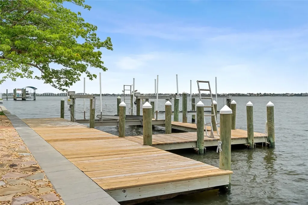 604 Poinsettia Avenue Ellenton FL 34222