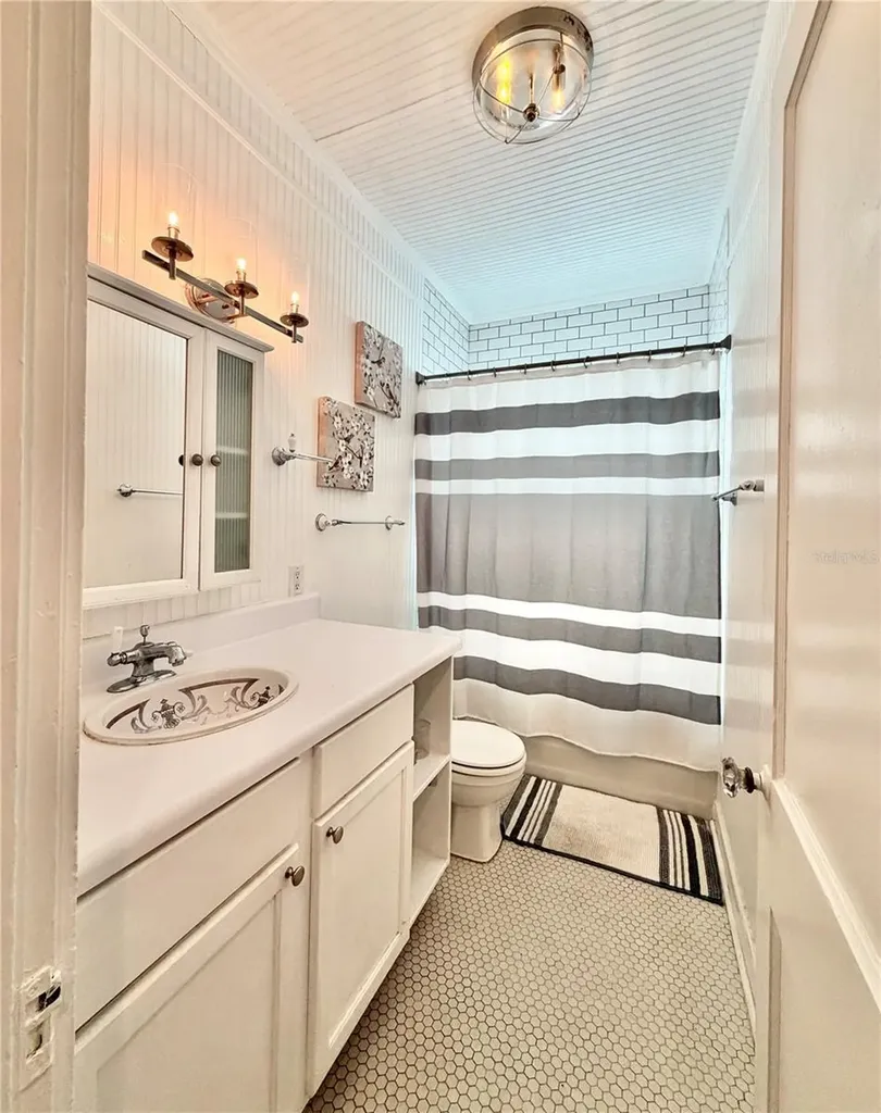2014 Jackson Street N St Petersburg FL 33704