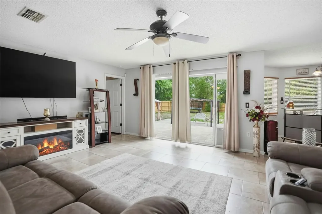 8391 Weeping Wiilow Brooksville FL 34613