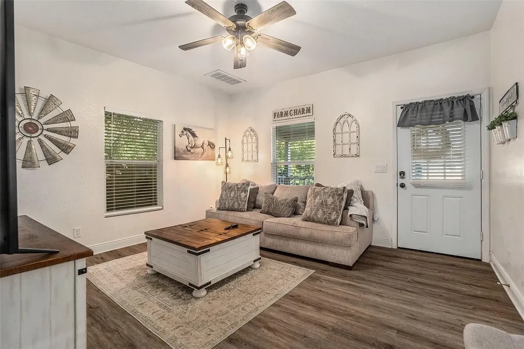 4921 6th Street Zephyrhills FL 33542