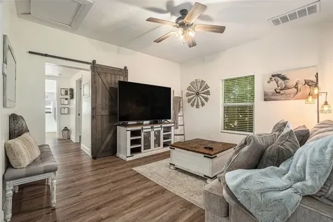 4921 6th Street Zephyrhills FL 33542
