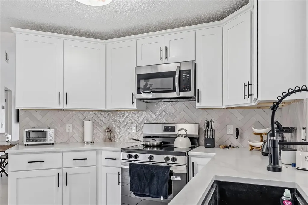 182 Pinewood Circle Kissimmee FL 34743