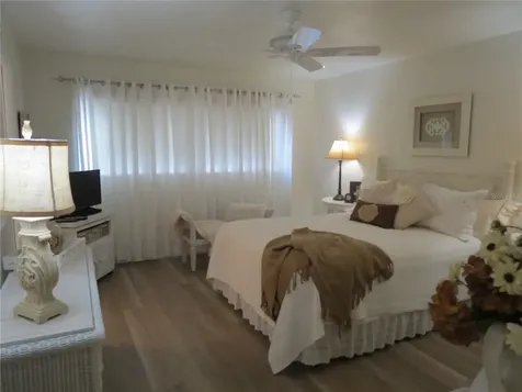 615 S Palm Avenue Sarasota FL 34236