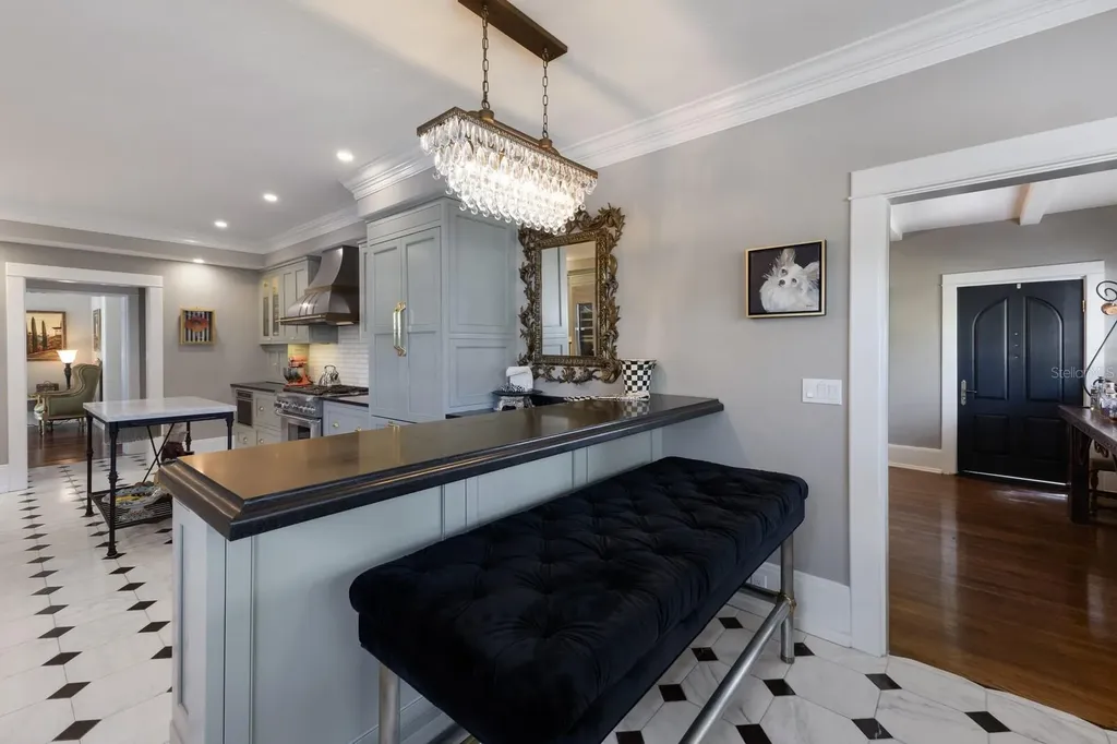 1829 Bougainvillea Street Sarasota FL 34239