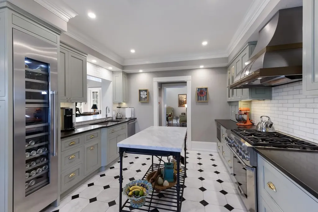1829 Bougainvillea Street Sarasota FL 34239