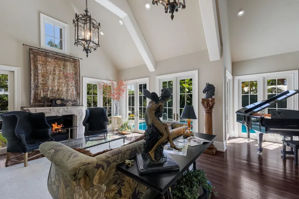 1829 Bougainvillea Street Sarasota FL 34239