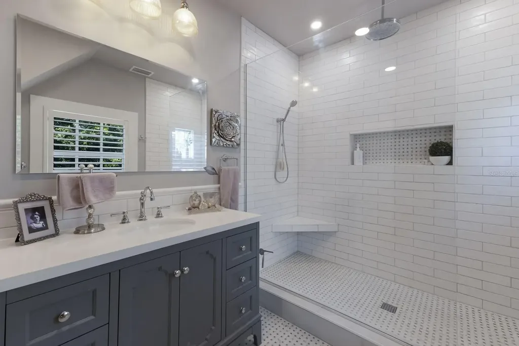 1829 Bougainvillea Street Sarasota FL 34239