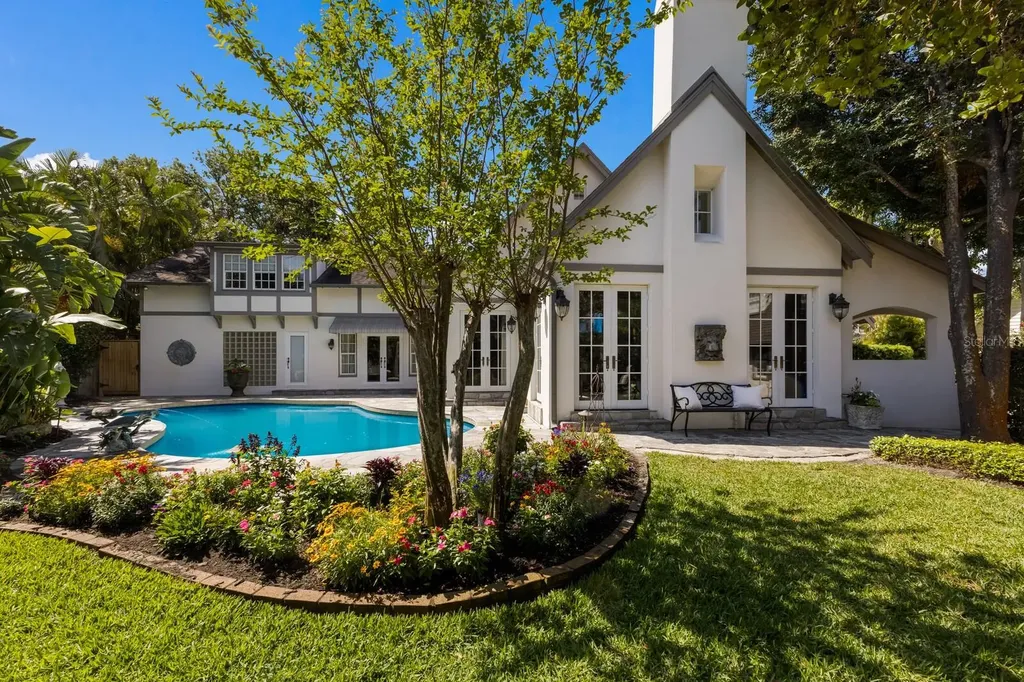 1829 Bougainvillea Street Sarasota FL 34239