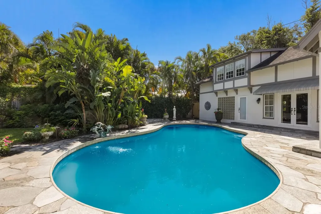 1829 Bougainvillea Street Sarasota FL 34239