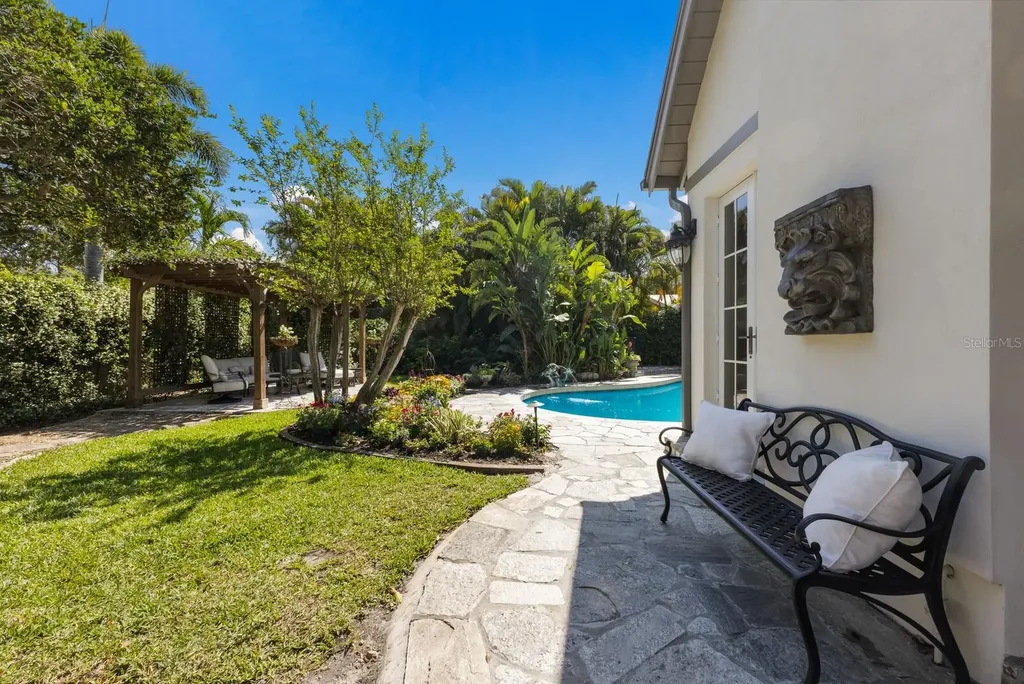 1829 Bougainvillea Street Sarasota FL 34239