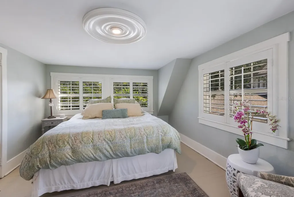 1829 Bougainvillea Street Sarasota FL 34239