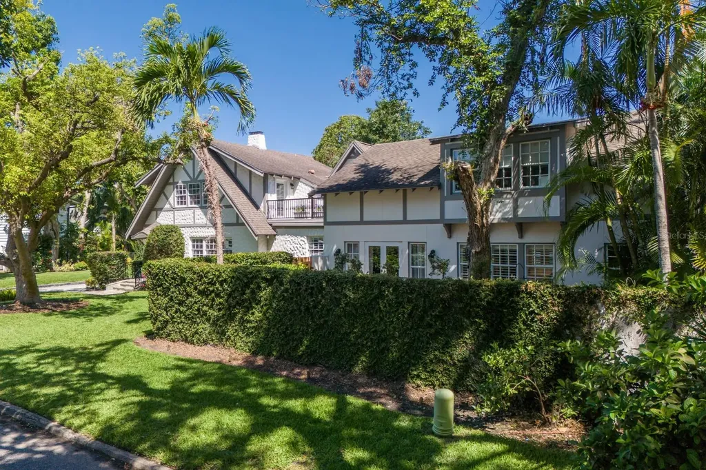 1829 Bougainvillea Street Sarasota FL 34239