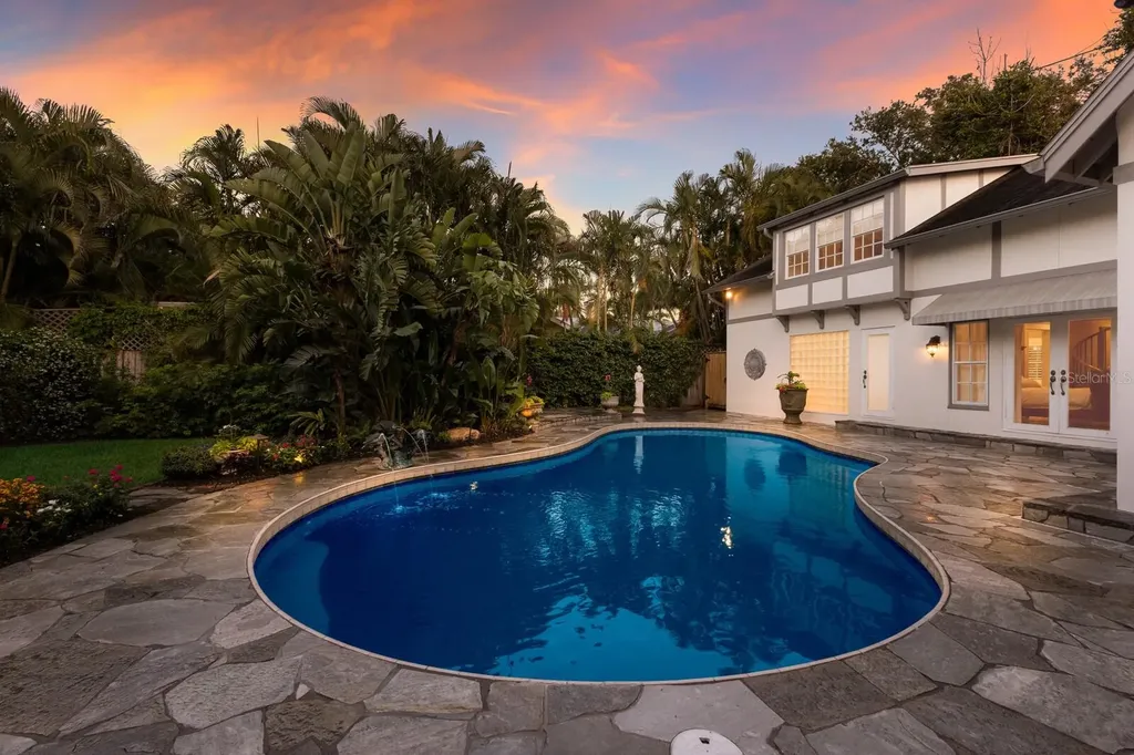 1829 Bougainvillea Street Sarasota FL 34239