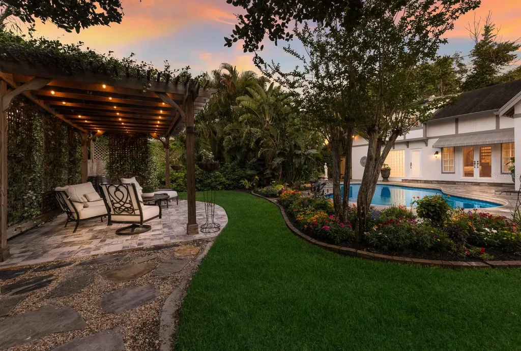 1829 Bougainvillea Street Sarasota FL 34239