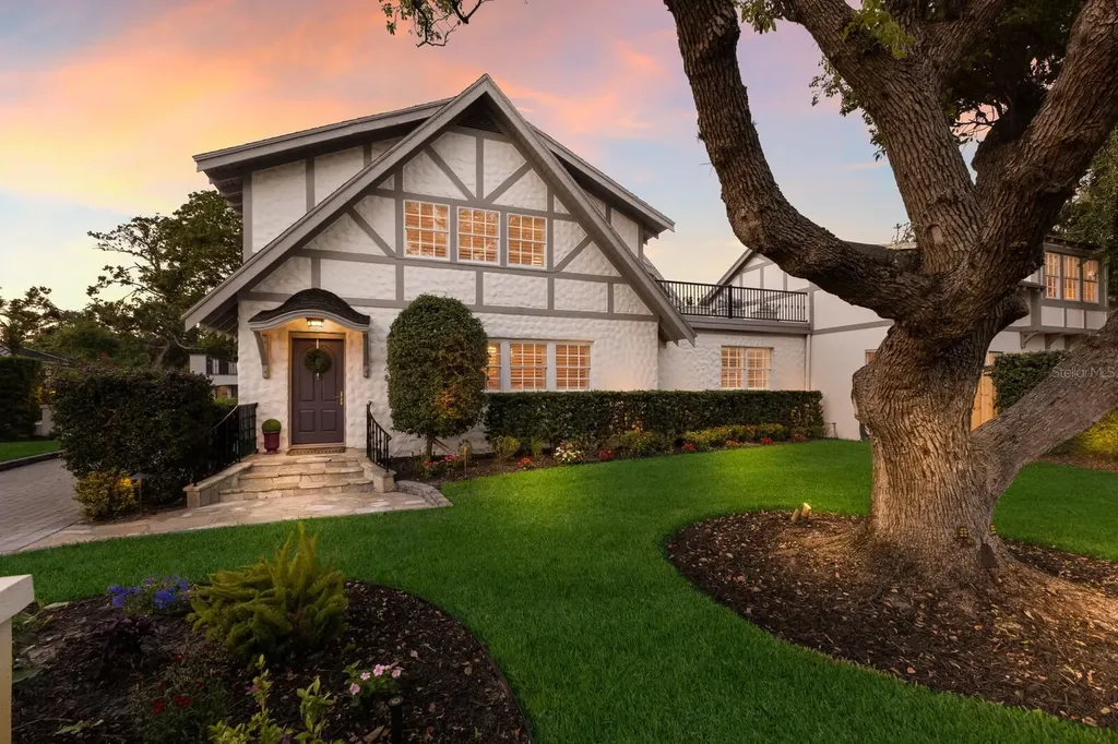 1829 Bougainvillea Street Sarasota FL 34239