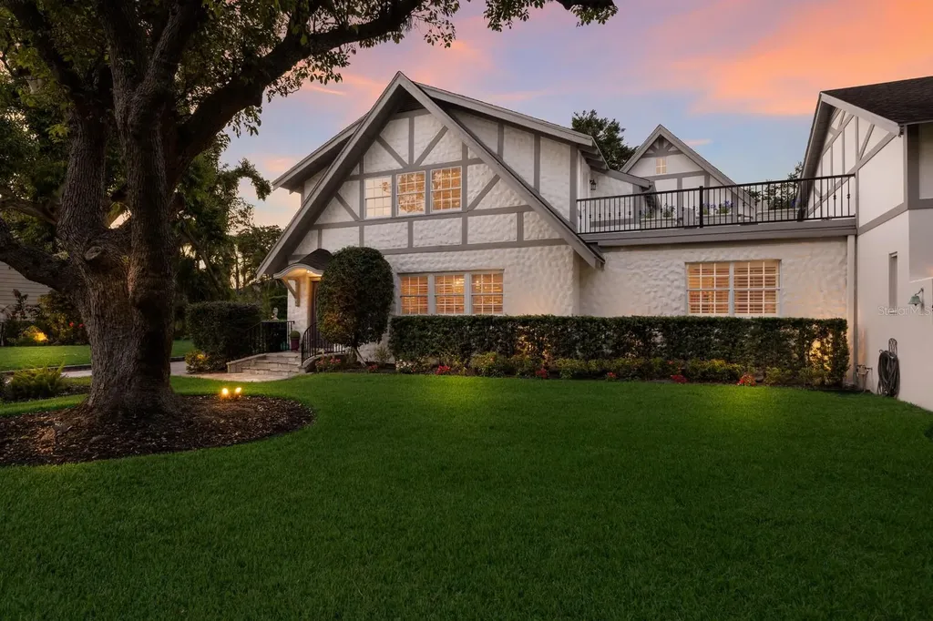 1829 Bougainvillea Street Sarasota FL 34239