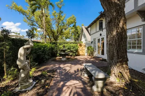 1829 Bougainvillea Street Sarasota FL 34239
