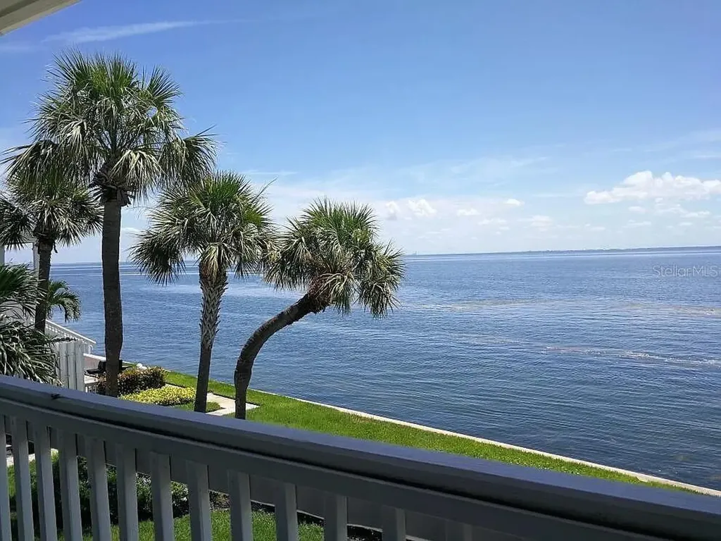 4858 Coquina Key Drive SE St Petersburg FL 33705