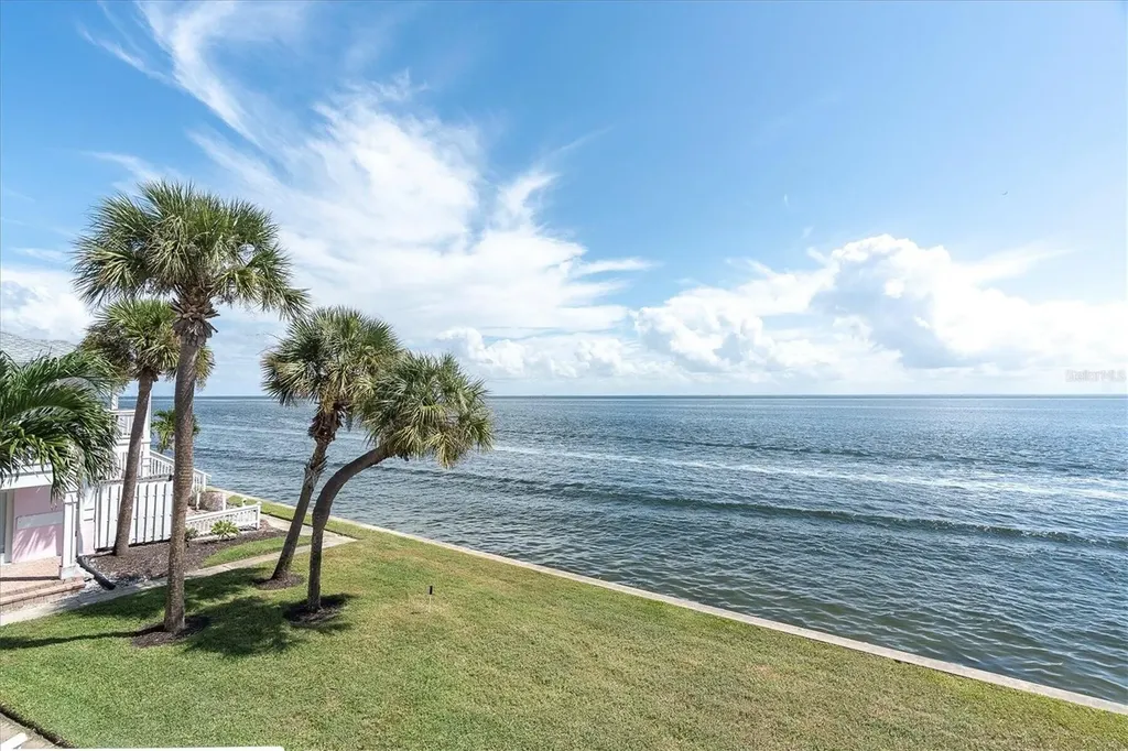 4858 Coquina Key Drive SE St Petersburg FL 33705