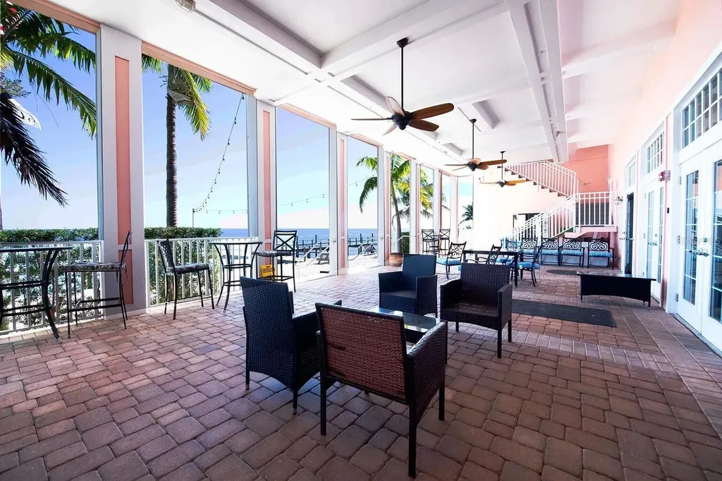 4858 Coquina Key Drive SE St Petersburg FL 33705